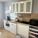 Magnifique Surequipe-balcon-vu-garage Individuel *