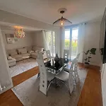 Magnifique Surequipe-balcon-vu-garage Individuel