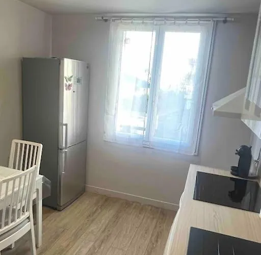 Magnifique Surequipe-balcon-vu-garage Individuel Apartment *